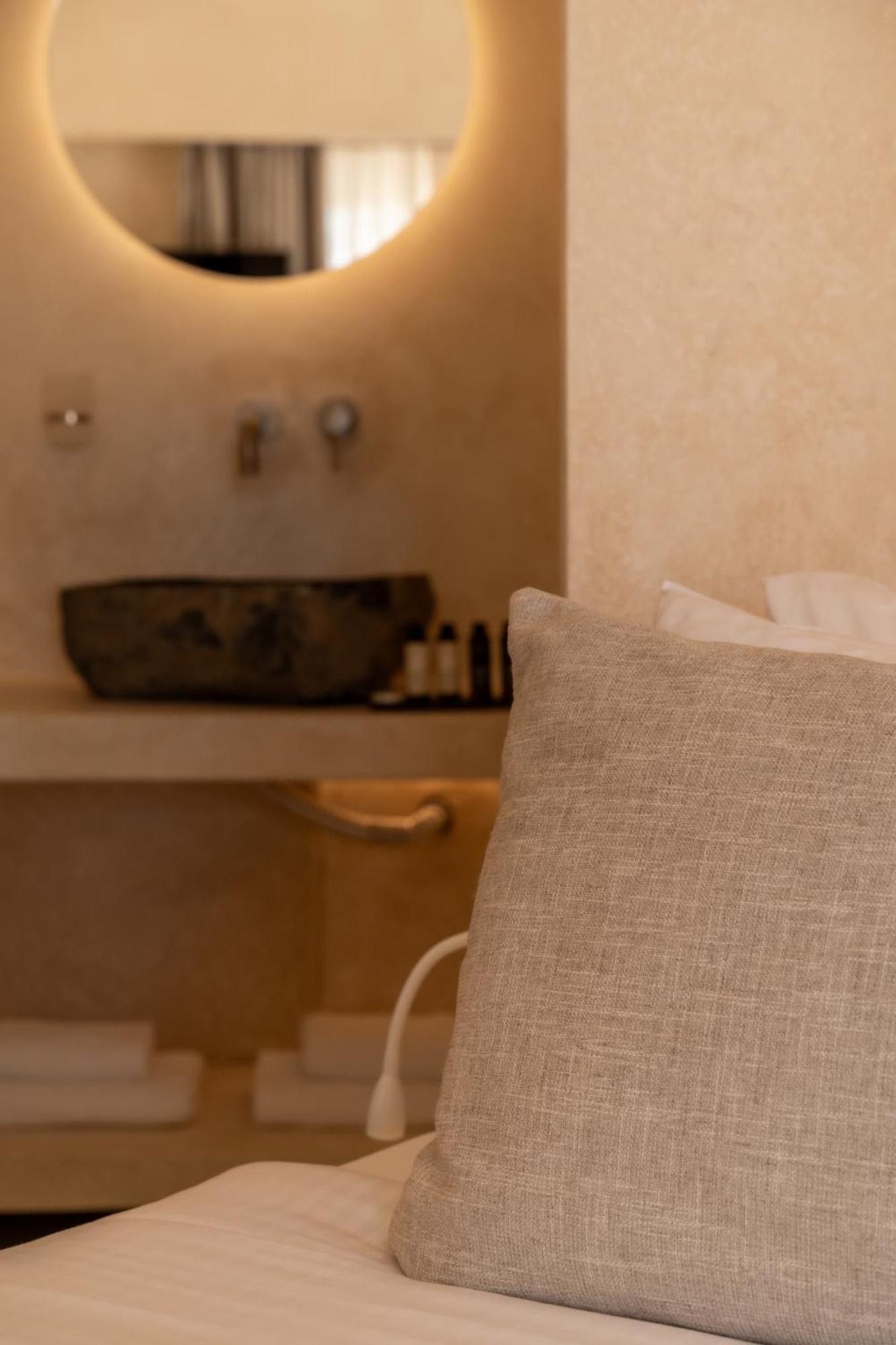Heyday Luxury Suites Perissa  Eksteriør billede